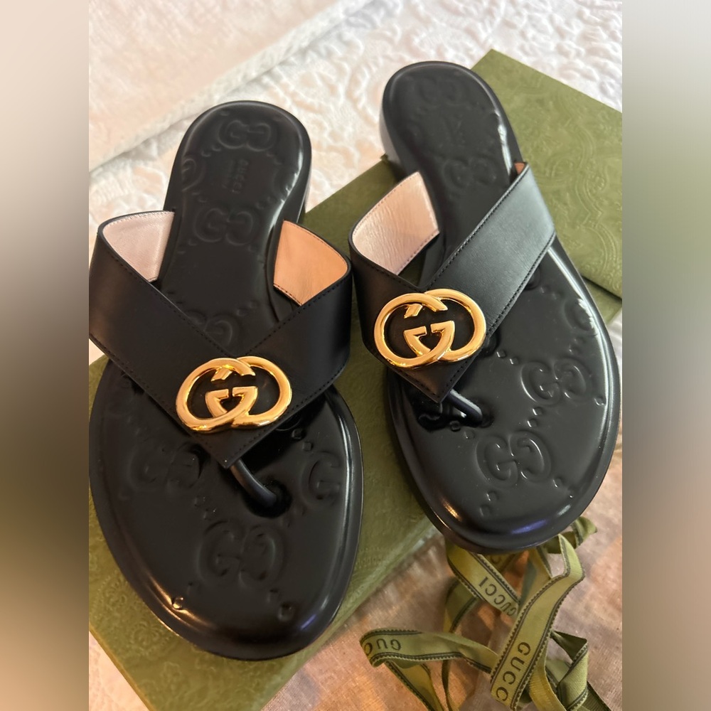Authentic GUCCI flip flops size 37